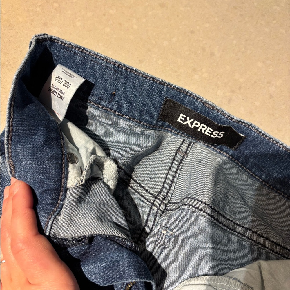 NWOT EXPRESS Women's Blue Distressed Jeans with Lace-Up Detail Size 00 Regular - Picture 4 of 6